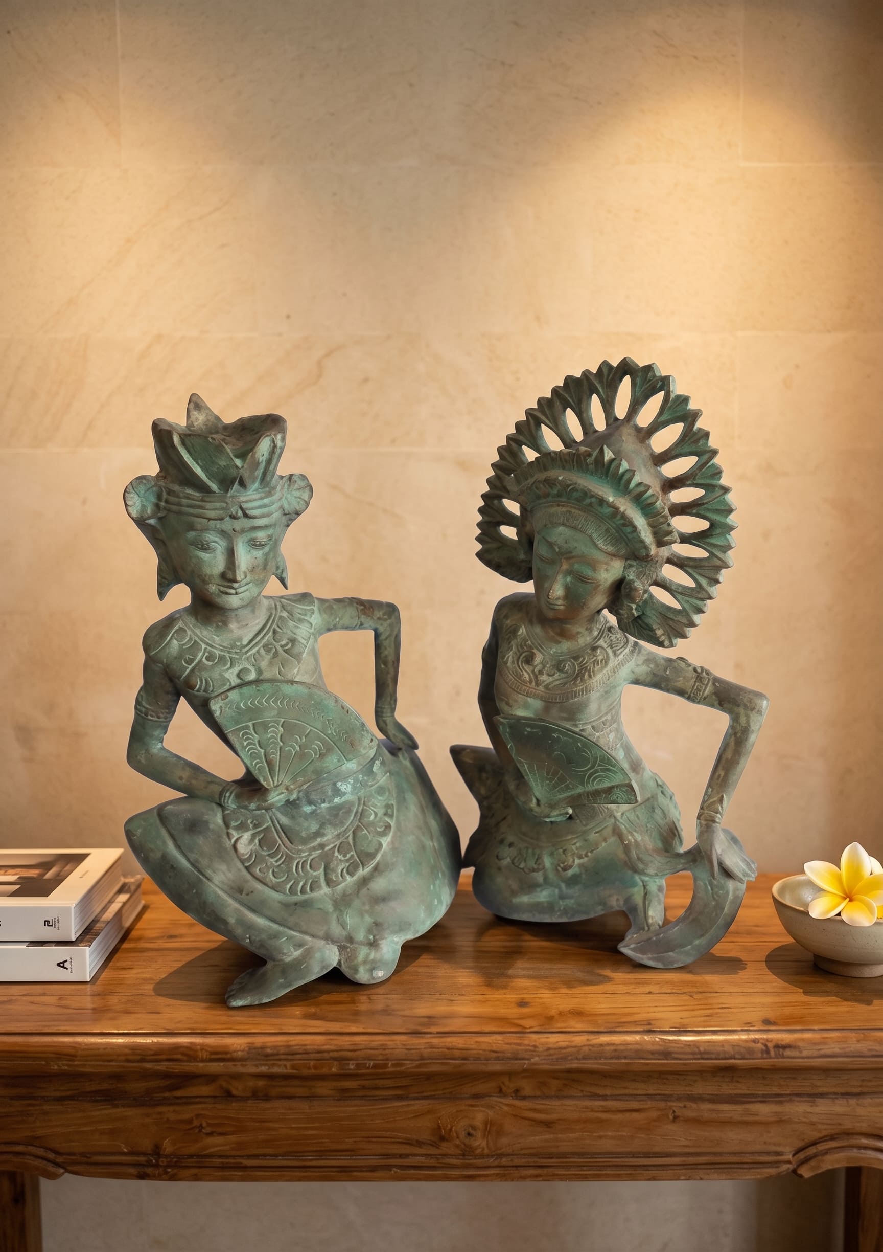 1220 Janger Balinese Dancer Set 60 cm TGS